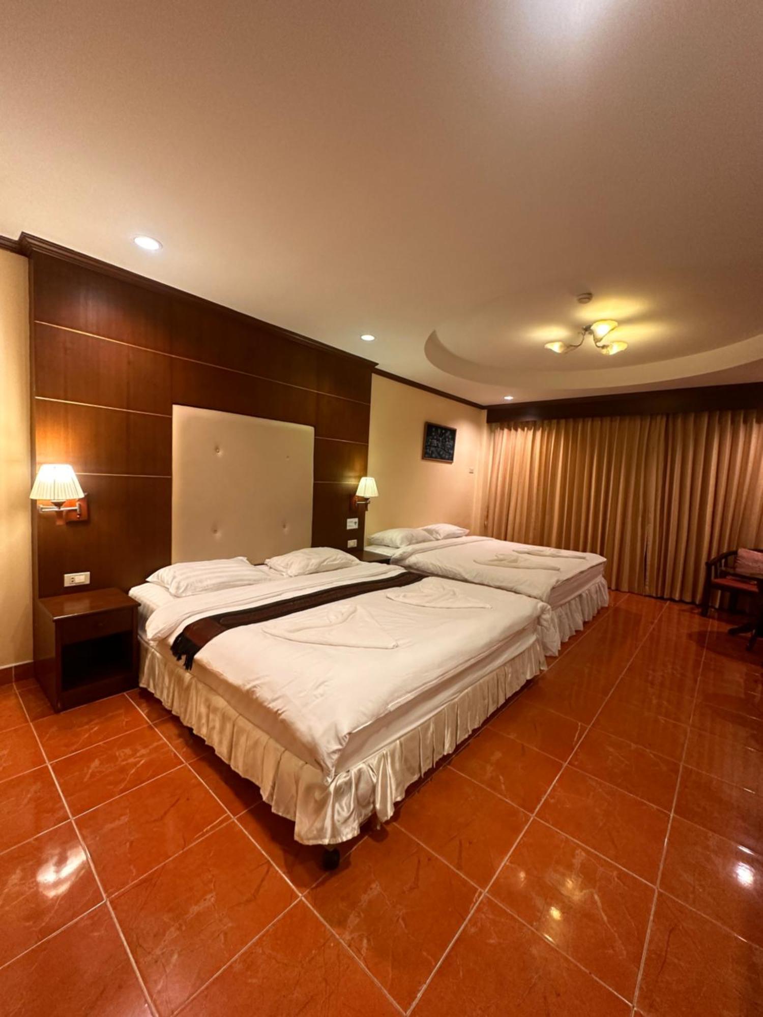 Centre Point Nanai Hotell Patong Eksteriør bilde