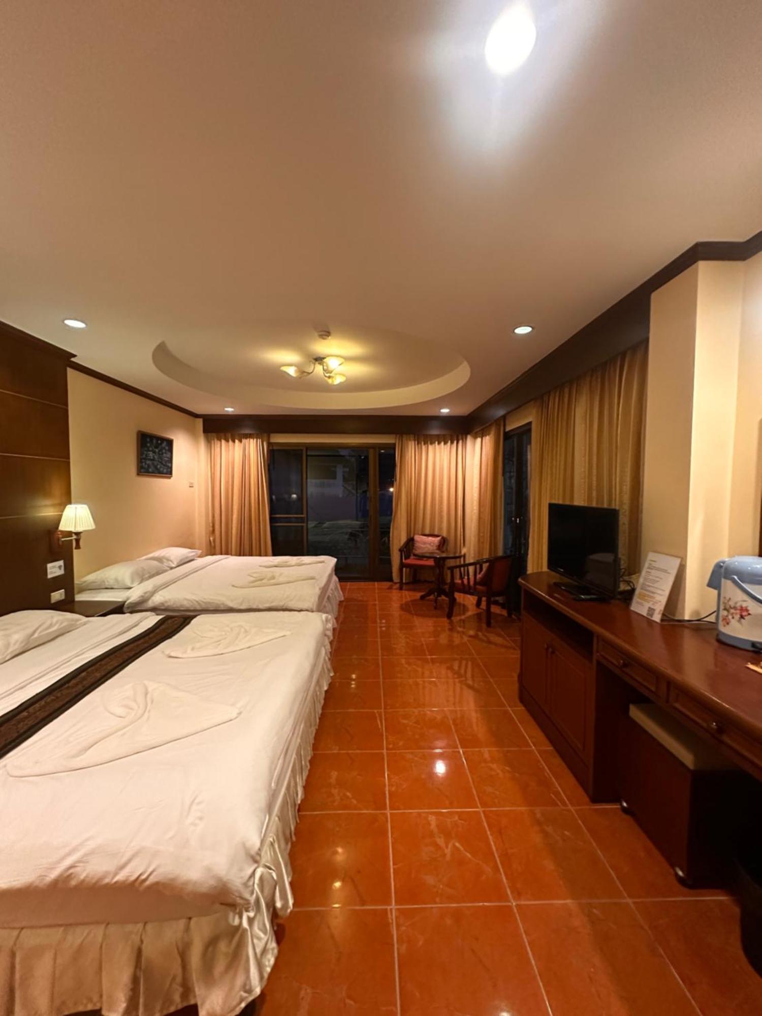 Centre Point Nanai Hotell Patong Eksteriør bilde